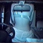 車内で浮気男と密会する性欲旺盛な人妻熟女の不倫カーＳＥＸエロ画像